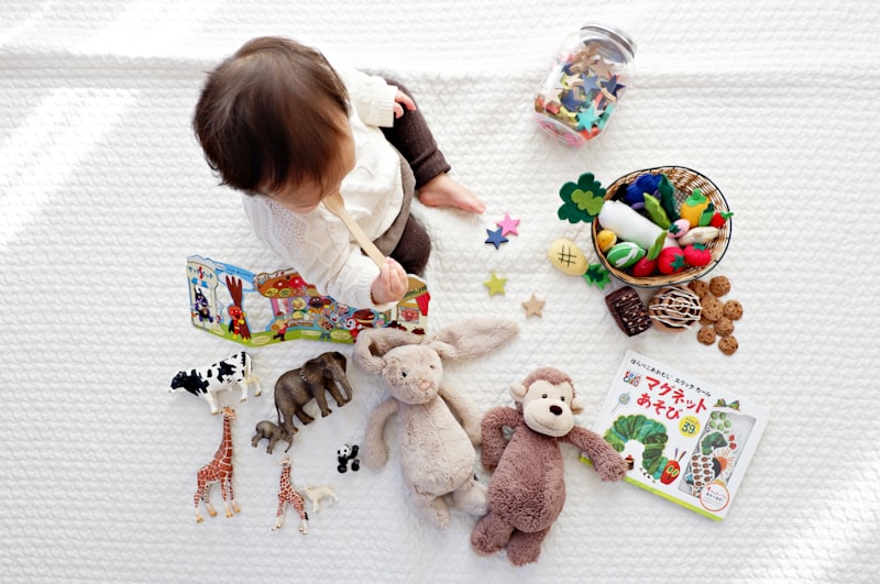 Terapia del gioco - Bambino che gioca con i giocattoli